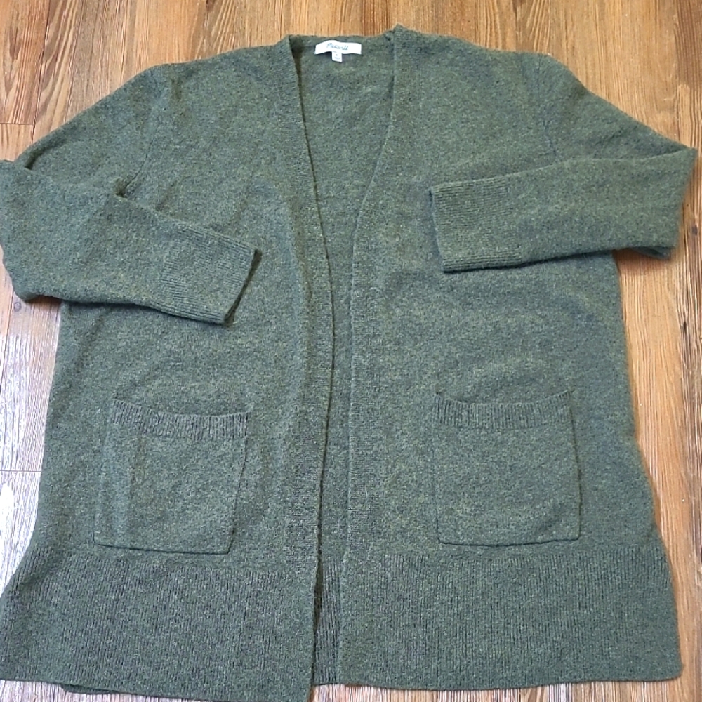 Madewell Olive Knit‎ Sweater used good condition.